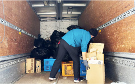 中身が見えないようにゴミや不用品を搬出