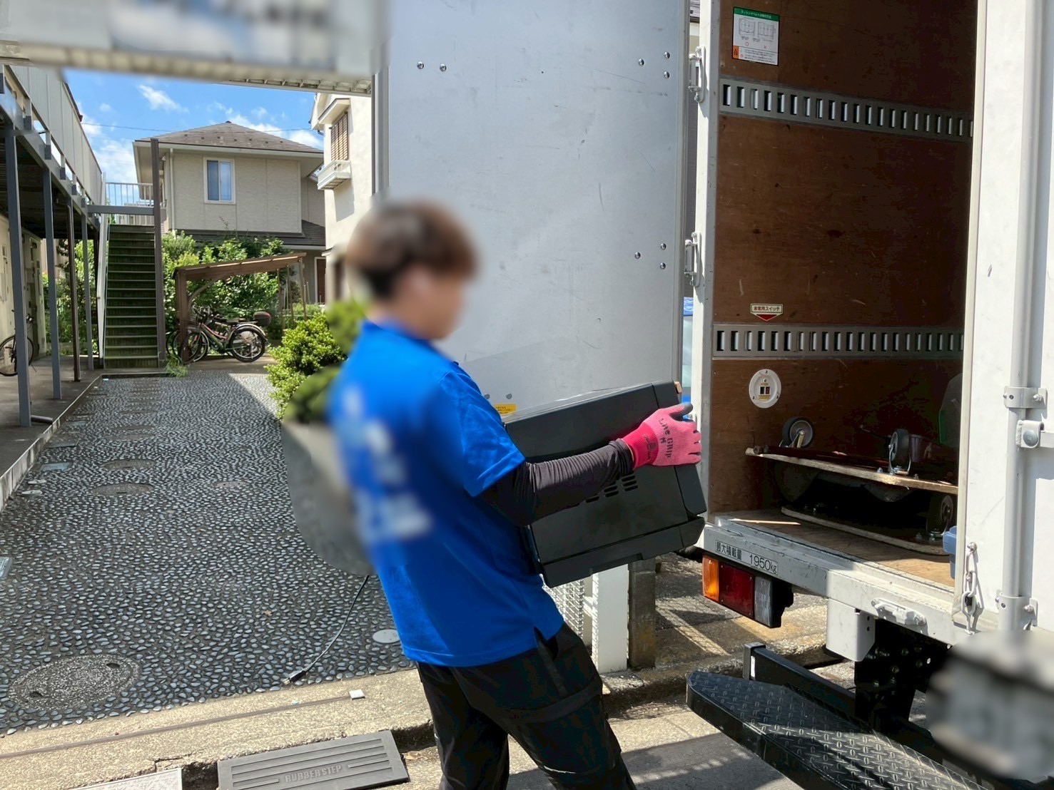 「1Kのアパートのお部屋から電子レンジをお引き取りしました」作業写真